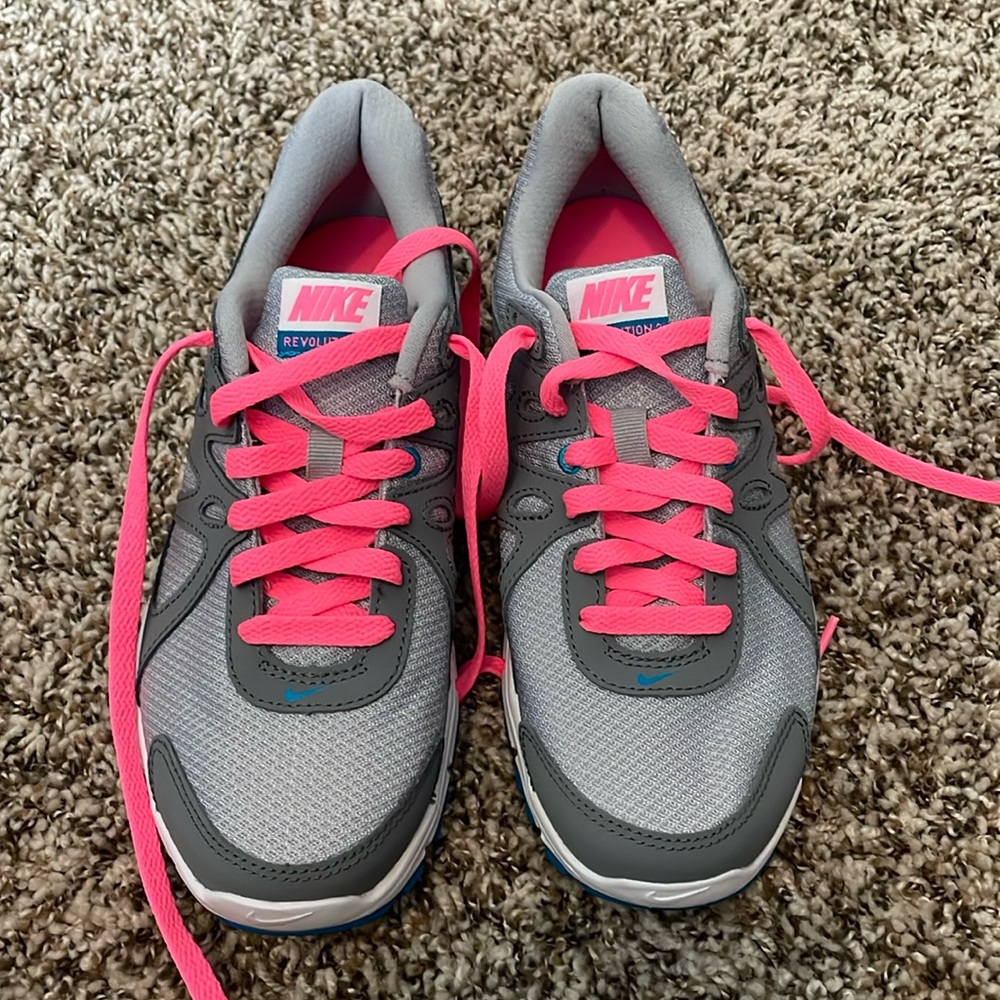 Womens Nike Revolution 2 Sneakers